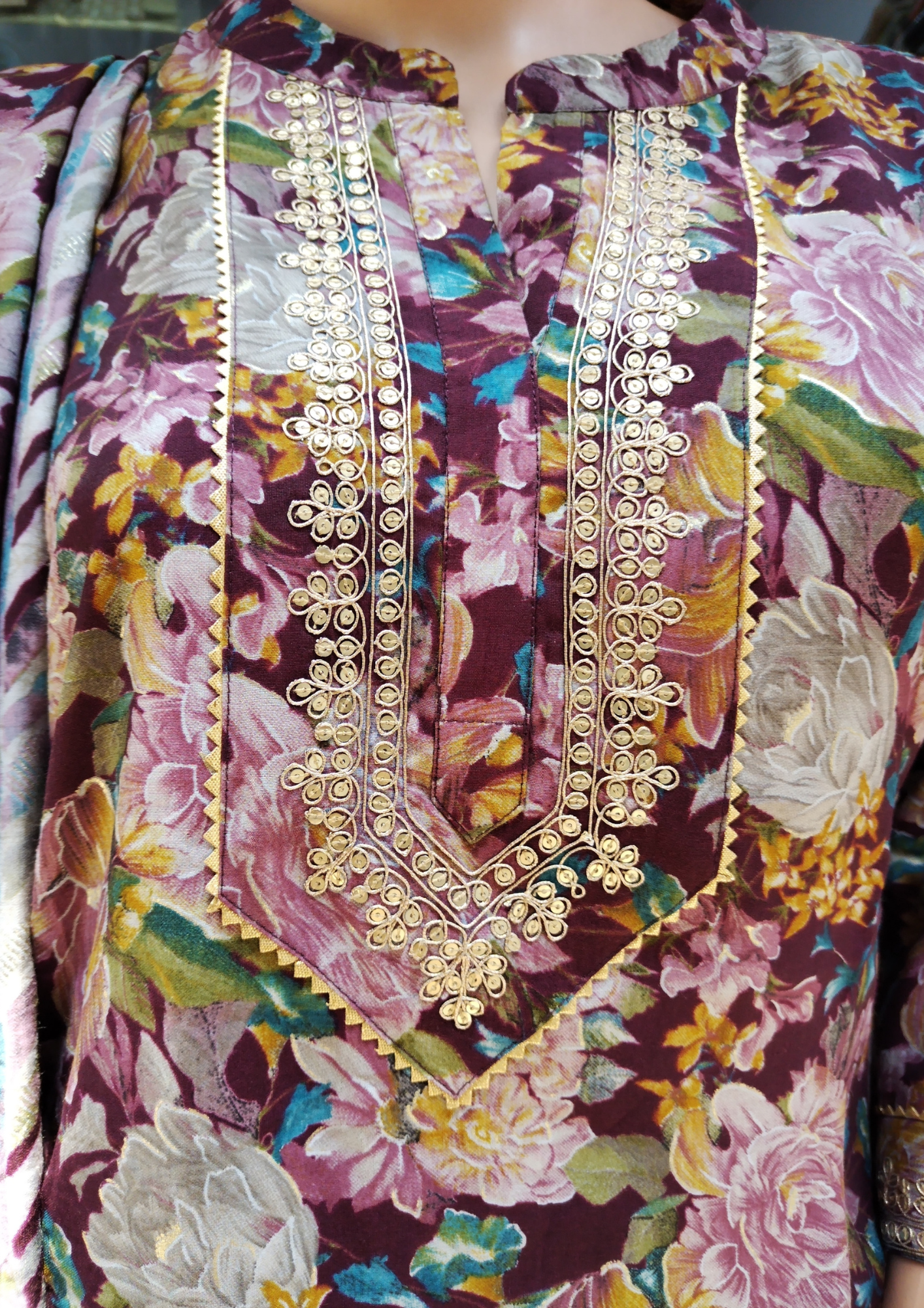 Floral patterned garment with gold embroidery
