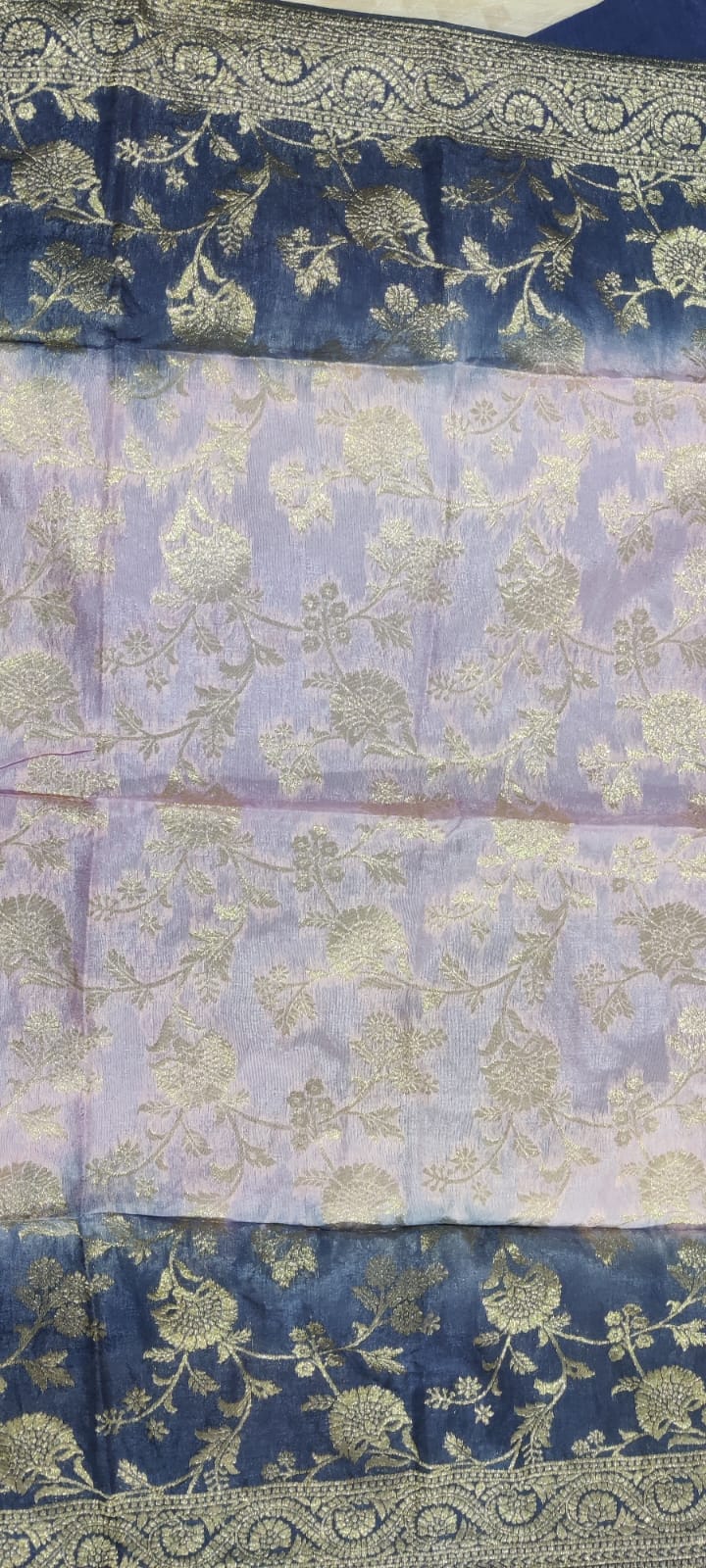 Decorative fabric with floral patterns in blue and white